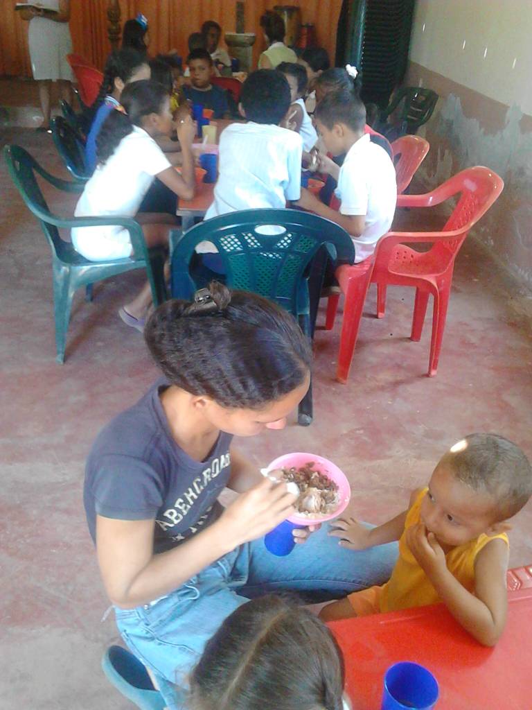 Venezuela children eating