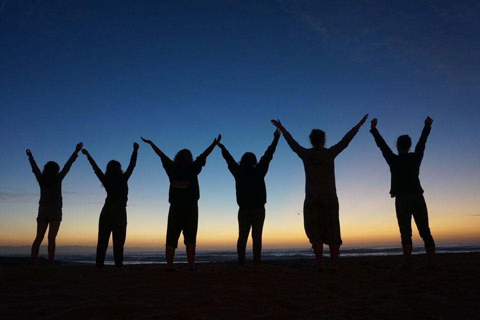 Tearfund Go Volunteers pose in silhouette 