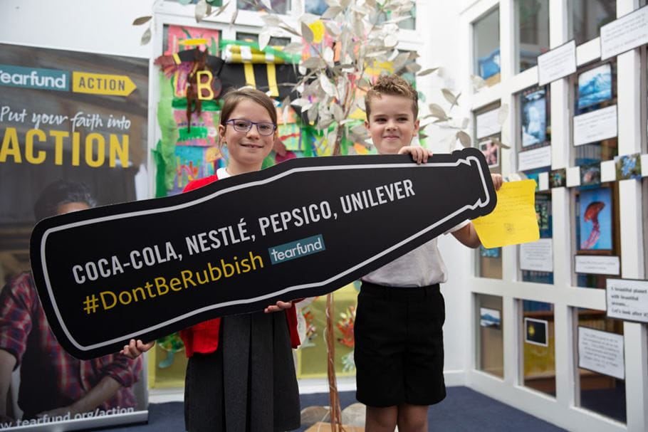 Children publicise the Rubbish Campaign
