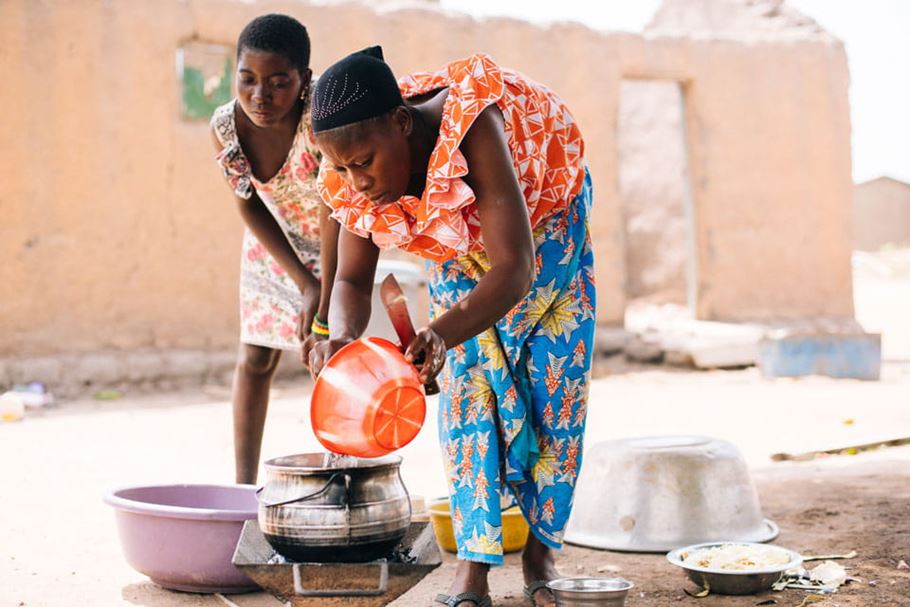 Sita washing plates with daughter