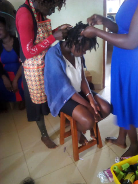 Hairdressing classes. Girls practice on one another.