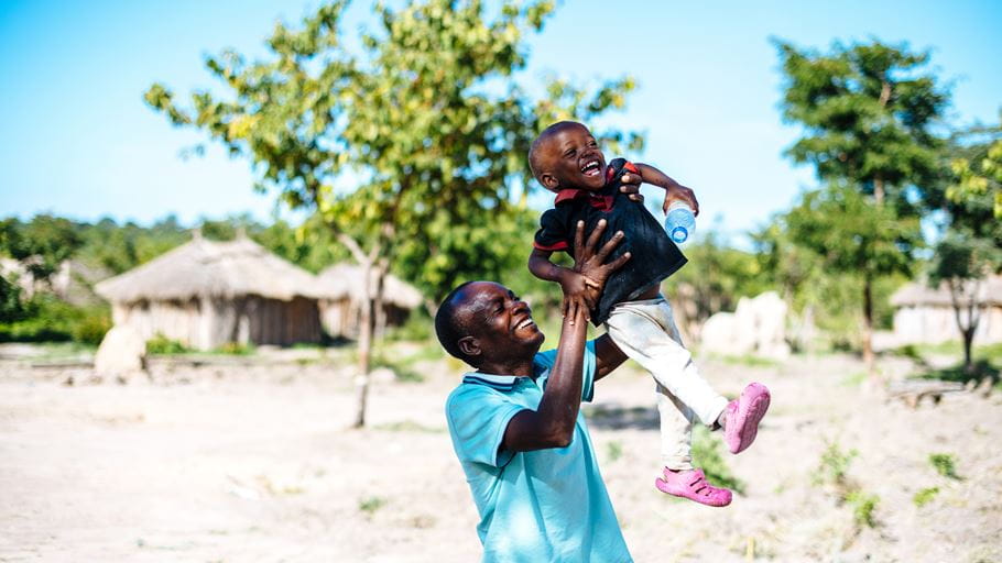 Ermelino, who has been supported by Tearfund’s local partner to increase his income, plays with his youngest son. Credit: Tom Price/Tearfund