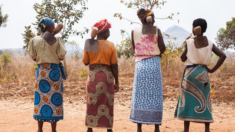 In Zimbabwe, women are constantly looking over their shoulder. Isn’t it time we helped these strong women focus on what lies ahead? Source: Rhiannon Horton/ Tearfund