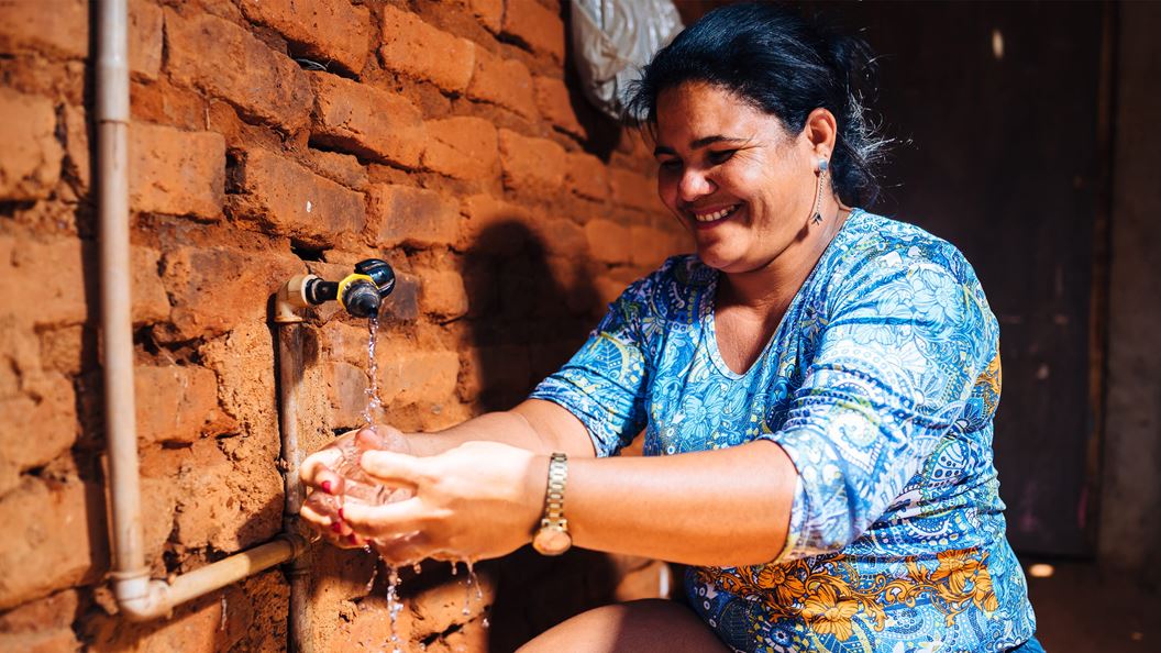 Photo of Edna using water from the tank 