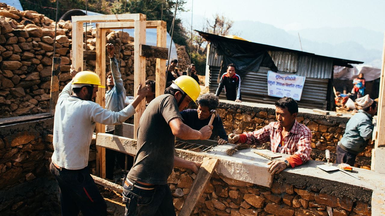 Construction of a new earthquake-resilient house in Tistung VDC, Makwanpur district of Nepal. 