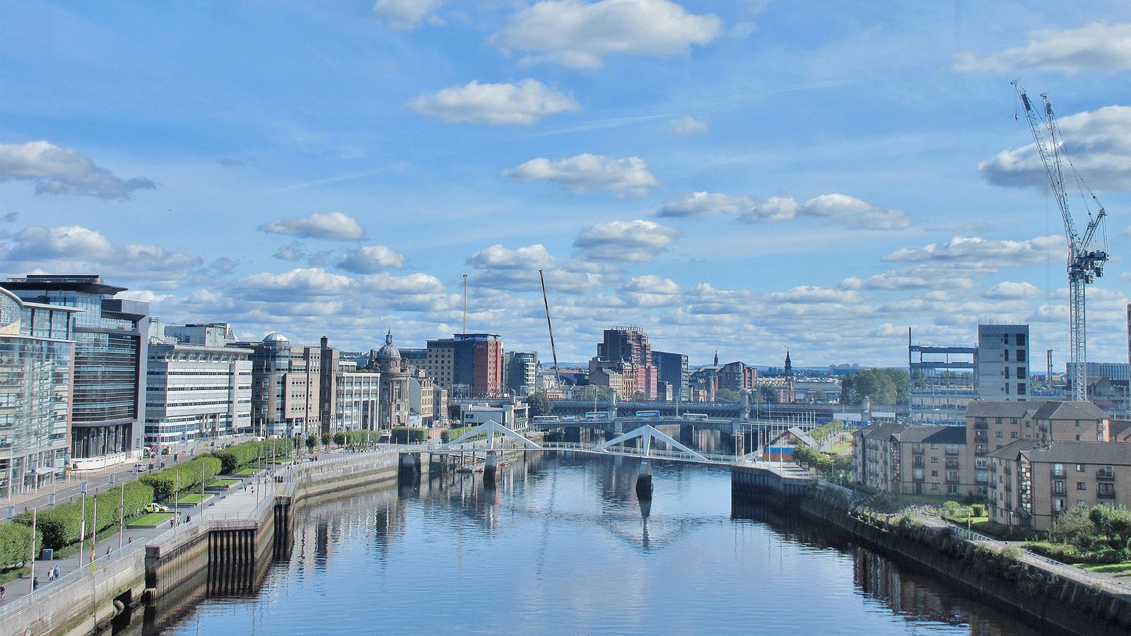 Landscape shot of Glasgow (Unsplash)