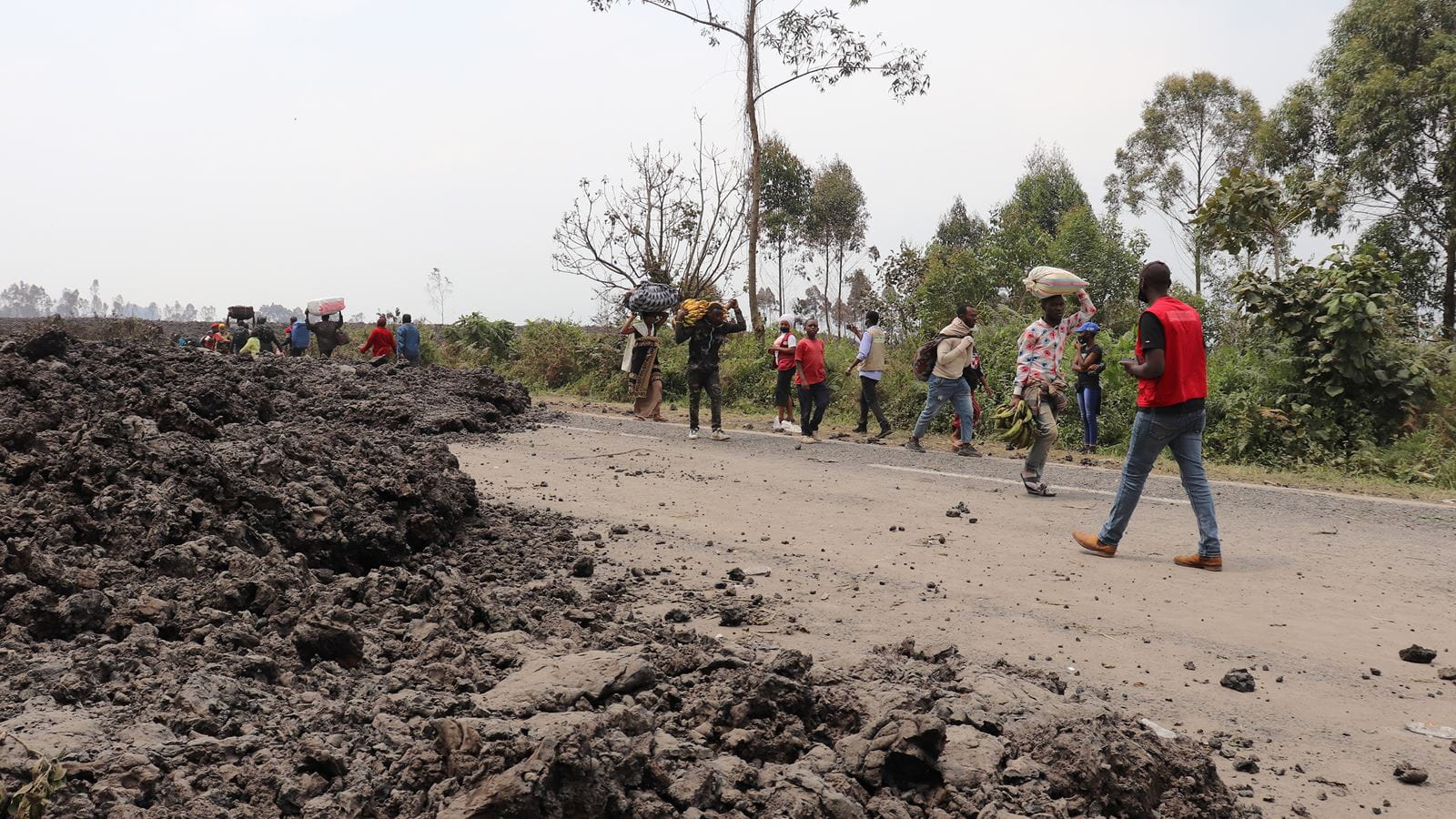 People flee on foot after Mount Nyiragongo erupts | Credit: Nehemie Babikana/Tearfund