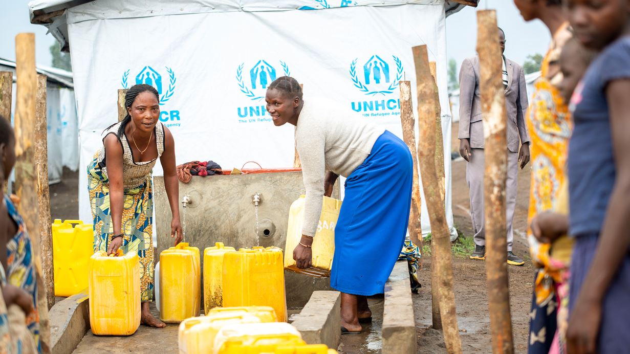  A group collect water in the Kigonze Camp, DRC | Credit: Arlette Bashizi/Tearfund